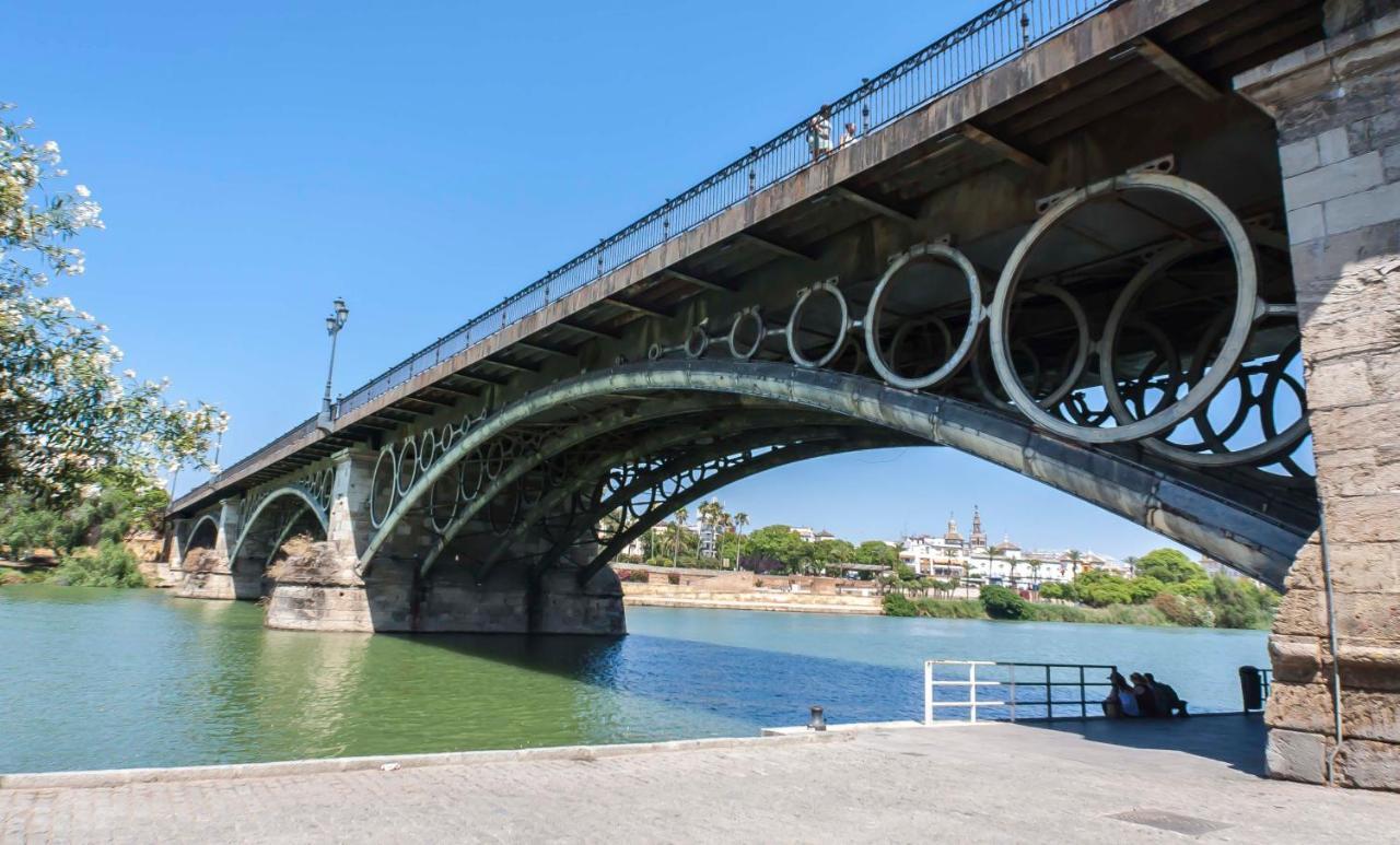 Betis Deluxe Riverside セビリア エクステリア 写真